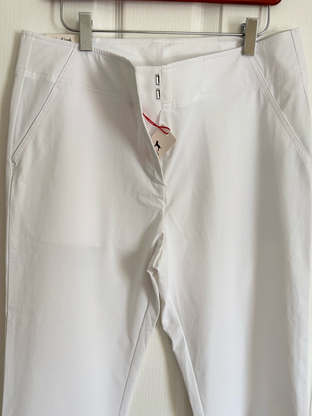 NWT-The Black Dog Birdie Capri Pants